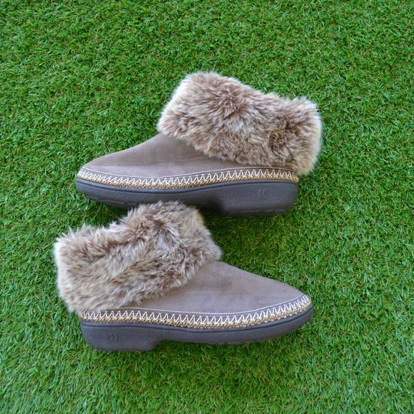 Isotoner Moccasin Slippers - 7.5 to 8 - Picture 2 of 3
